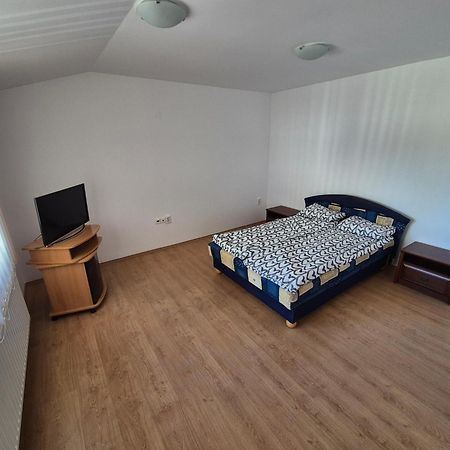 Wolf Apartments Sangeorgiu de Mures Ngoại thất bức ảnh